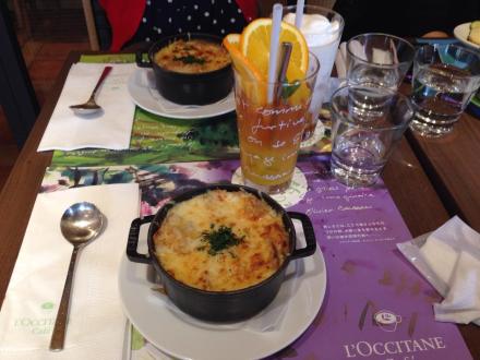 French onion soup and orange tea... delicious! 