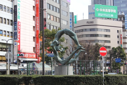 I photographed this statue in Ikebukuro because it reminds me of this video: http://www.youtube.com/watch?v=iRZ2Sh5-XuM 
