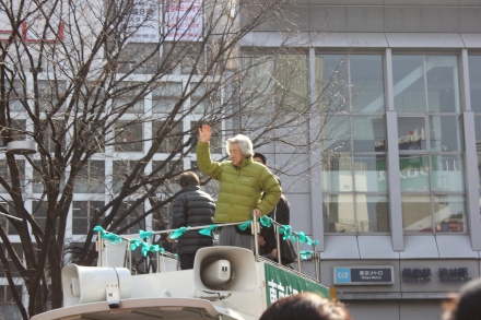 Former Prime Minister Koizumi was making a speech while we made our way back to the station... it was packed!